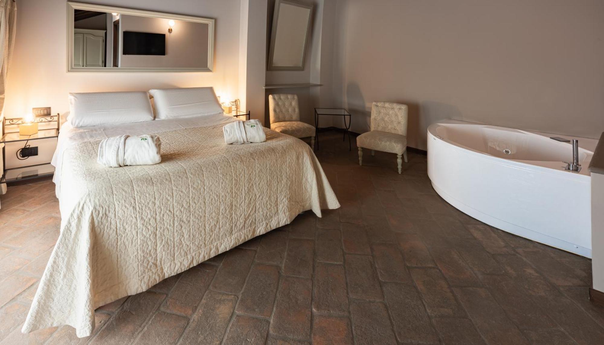 Relais Bella Rosina Pool&Spa La Cassa Extérieur photo